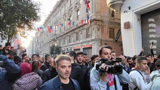Taksim'de patlama meydana geldi