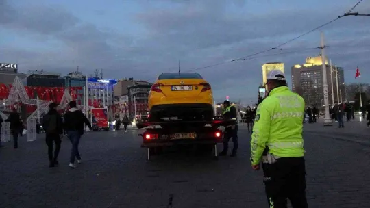 Taksim'de taksimetre açmayan ve pazarlık yapan taksicilere ceza yağdı
