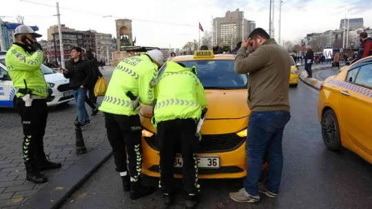Taksim'de taksimetre açmayan ve pazarlık yapan taksicilere ceza yağdı