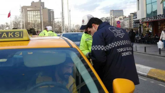 Taksim'de taksimetre açmayan ve pazarlık yapan taksicilere ceza yağdı