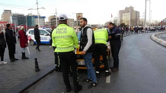 Taksim'de taksimetre açmayan ve pazarlık yapan taksicilere ceza yağdı