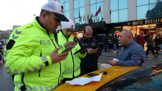 Taksim'de taksimetre açmayan ve pazarlık yapan taksicilere ceza yağdı