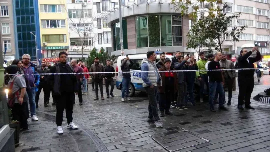 Taksim'de yol kenarına bırakılan valiz paniğe neden oldu