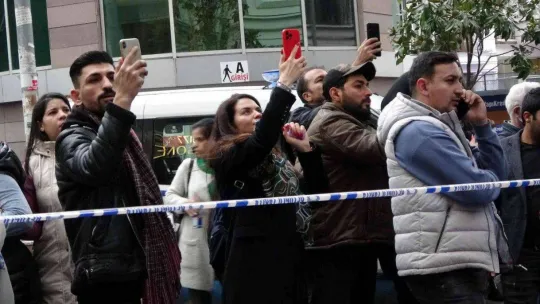 Taksim'de yol kenarına bırakılan valiz paniğe neden oldu