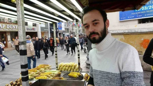 Taksim Meydanı ve İstiklal Caddesi'nde hafta sonu yoğunluğu
