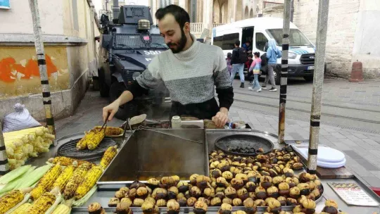 Taksim Meydanı ve İstiklal Caddesi'nde hafta sonu yoğunluğu