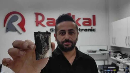 Tamir için getirilen telefon böyle patladı, o anlar kamerada