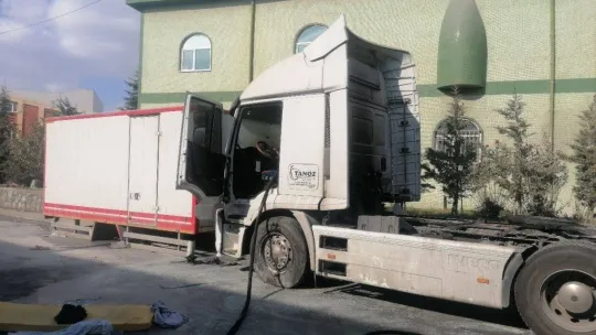 Tamire getirilen tırda yangın çıktı