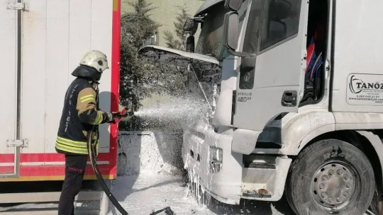 Tamire getirilen tırda yangın çıktı