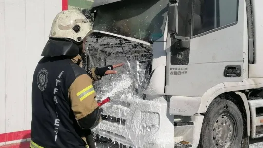 Tamire getirilen tırda yangın çıktı