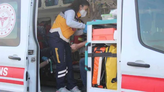 Tankerle çarpışan otomobilde 2 kişi yaralandı