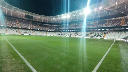 Taraftarlar güvenli bir şekilde stat dışına çıkarıldı