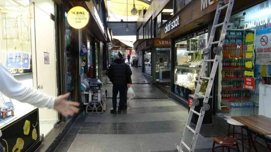 Tarihi çarşıdaki dehşet anları kamerada