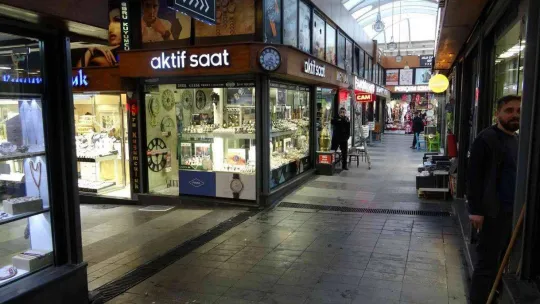 Tarihi çarşıdaki dehşet anları kamerada