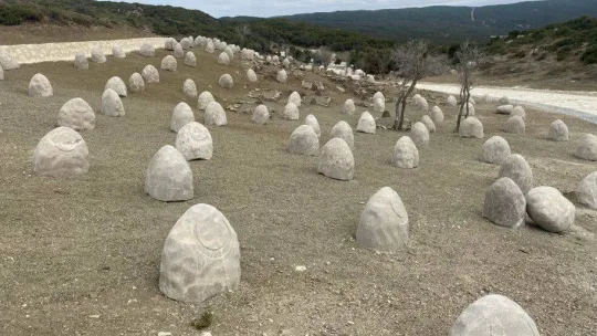 Tarihi Yarımada'da Çanakkale Savaşları'ndan kalma Projektör Tepe Şehitliği bulundu