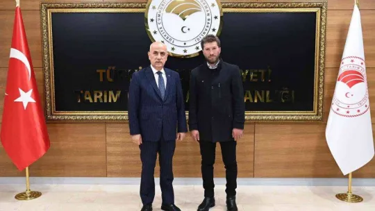 Tarım ve Orman Bakanı Kirişci, yanık sesli çoban Tarık Kara'yı ağırladı