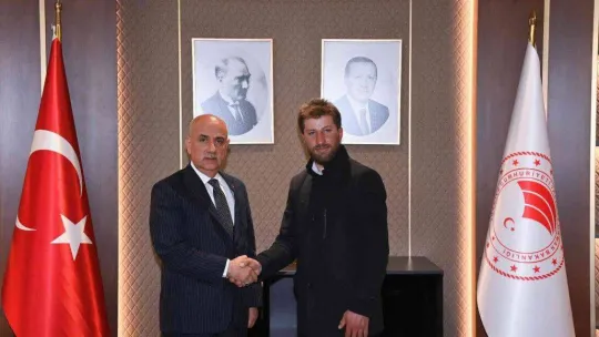 Tarım ve Orman Bakanı Kirişci, yanık sesli çoban Tarık Kara'yı ağırladı