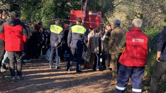 Tarlaya giderken devrilen traktörün altında hayatını kaybetti