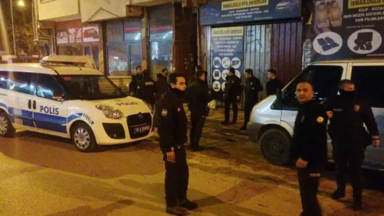 Tartıştığı kişiyi başında şişe kırarak yaraladı