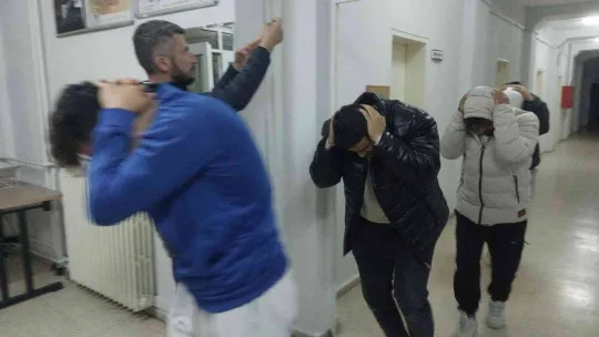 Tatbikat gerçeğini aratmadı, öğrenciler tahliye edildi