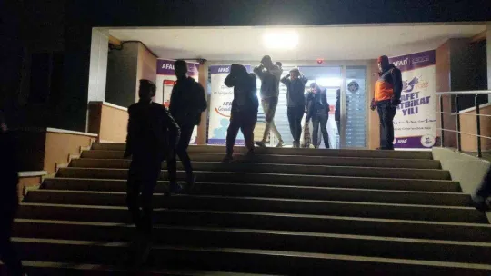 Tatbikat gerçeğini aratmadı, öğrenciler tahliye edildi