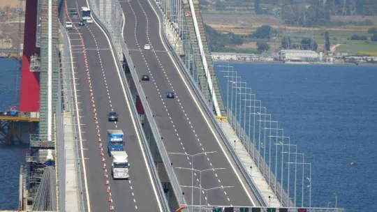 Tatilciler 1915 Çanakkale Köprüsü'nü tercih ediyor