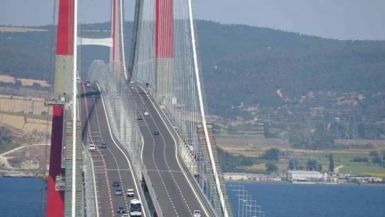 Tatilciler 1915 Çanakkale Köprüsü'nü tercih ediyor