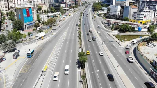 Tatilciler dönmedi, İstanbul'da yollar boş kaldı