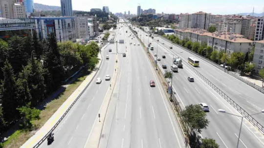 Tatilciler dönmedi, İstanbul'da yollar boş kaldı