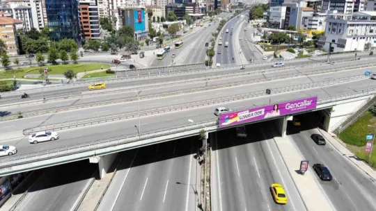 Tatilciler dönmedi, İstanbul'da yollar boş kaldı