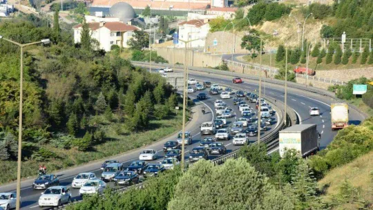 Tatilciler dönmeye başladı, İstanbul istikametinde trafik yoğunlaştı
