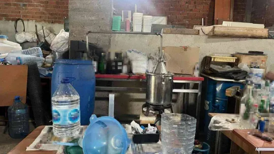 Tekirdağ'da 2 ton kaçak içki ele geçirildi