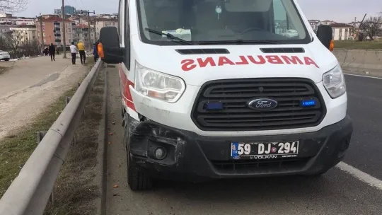 Tekirdağ'da ambulans ile otomobil çarpıştı: 2 yaralı