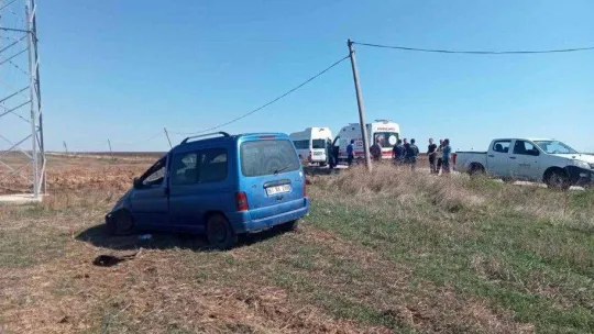 Tekirdağ'da hafif ticari araç tarlaya uçtu: 2 yaralı
