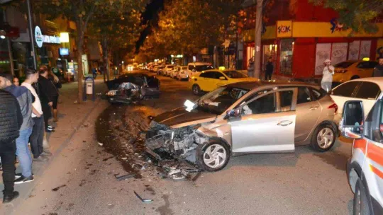 Tekirdağ'da iki araç kafa kafaya çarpıştı: 5 yaralı