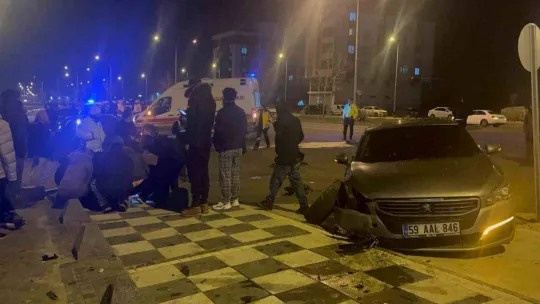 Tekirdağ'da iki otomobil çarpıştı: 4 yaralı