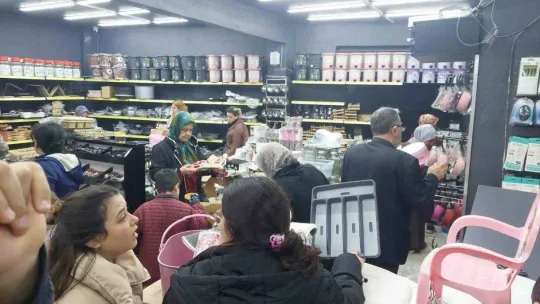 Tekirdağ'da indirim izdihamı, kapıları zor tuttular