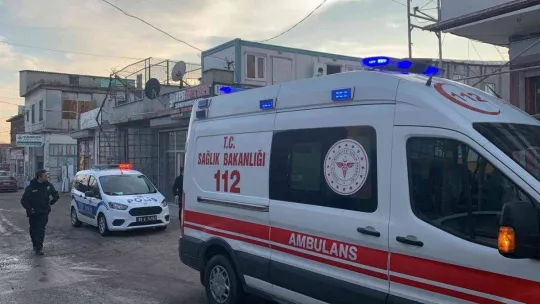 Tekirdağ'da inşaat işçisi çatıdan çatıya düştü