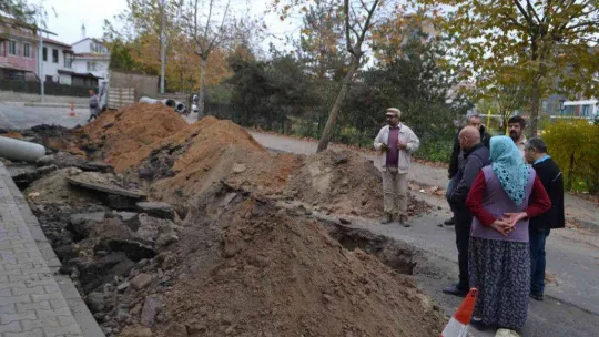 Tekirdağ'da işçi kepçenin kazdığı çukura düştü