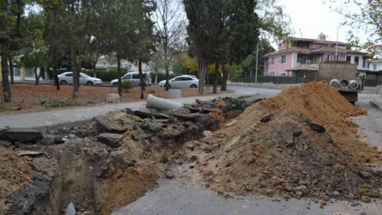 Tekirdağ'da işçi kepçenin kazdığı çukura düştü