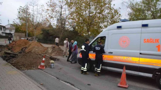 Tekirdağ'da işçi kepçenin kazdığı çukura düştü