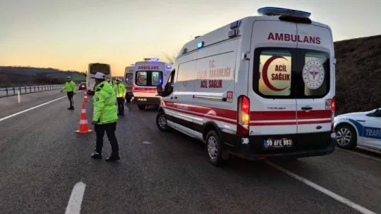 Tekirdağ'da kamyon ile otobüs çarpıştı: Çok sayıda yaralı var