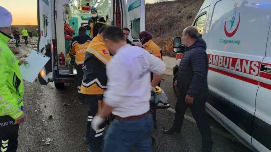 Tekirdağ'da kamyon ile otobüs çarpıştı: Çok sayıda yaralı var