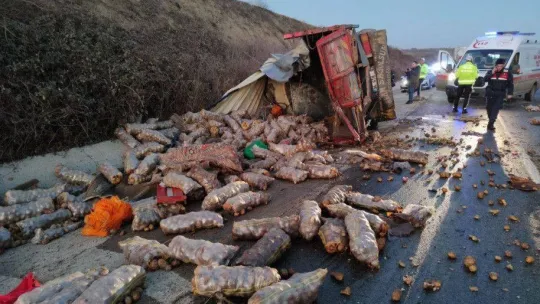 Tekirdağ'da kamyon ile otobüs çarpıştı: 1 ölü, 2 yaralı