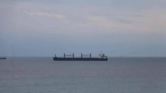 Tekirdağ'da karaya oturan 190 metrelik gemi kurtarıldı