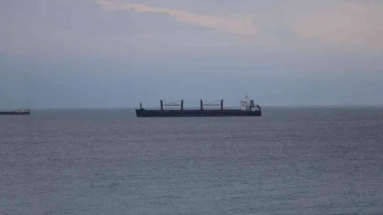 Tekirdağ'da karaya oturan 190 metrelik gemi kurtarıldı