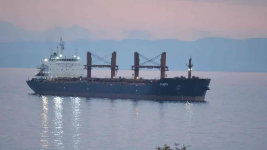 Tekirdağ'da karaya oturan 190 metrelik gemi kurtarıldı