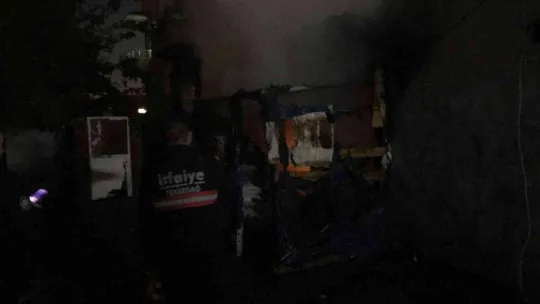 Tekirdağ'da korkutan gecekondu yangını