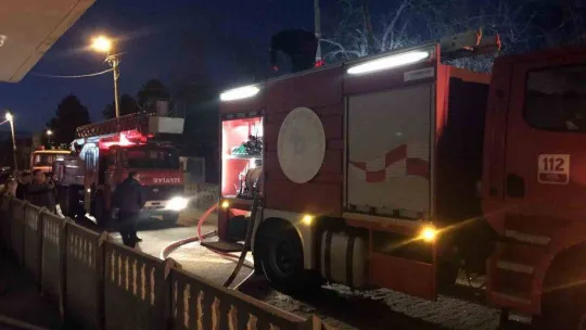 Tekirdağ'da metruk ev alev alev yandı