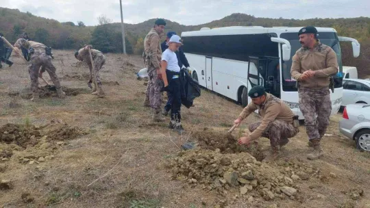 Tekirdağ'da polis künyeli fidan dikimi